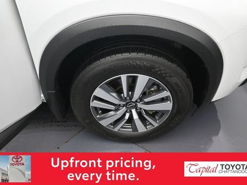 Used 2025 Nissan Pathfinder SL AWD/4WD image 34