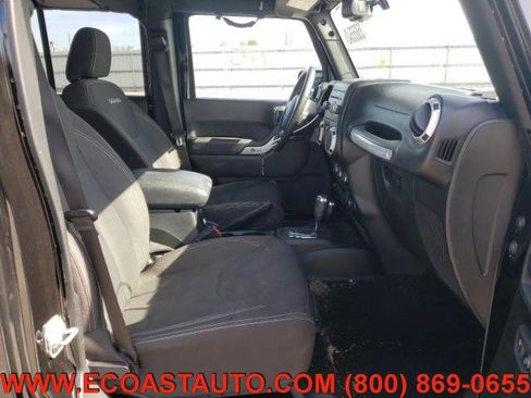 Used 2018 Jeep Wrangler Unlimited Sahara image 6