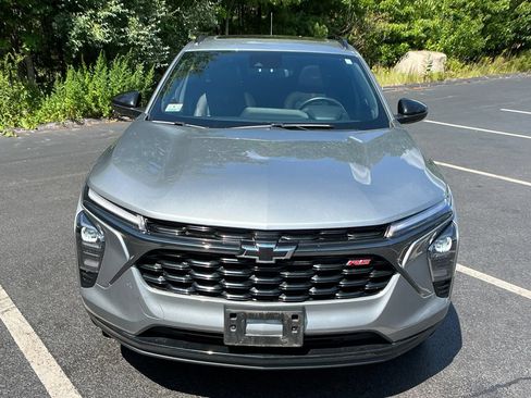 Used 2024 Chevrolet Trax RS w/ Sunroof Package FWD image 31