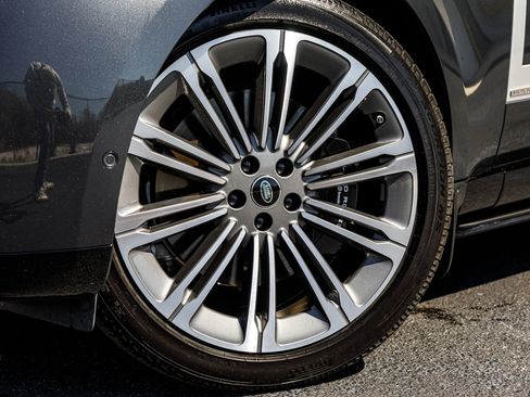 Used 2025 Land Rover Range Rover Long Wheelbase Autobiography image 2