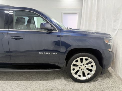 Used 2020 Chevrolet Suburban LT w/ Luxury Package image 8