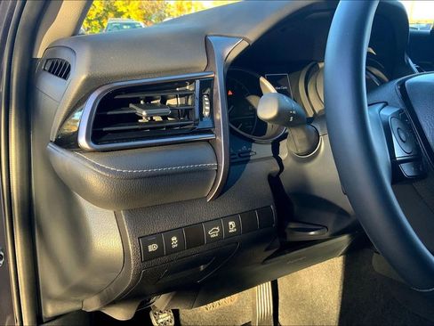 Used 2023 Toyota Camry SE image 39