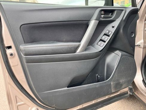 Used 2016 Subaru Forester 2.5i Premium image 9