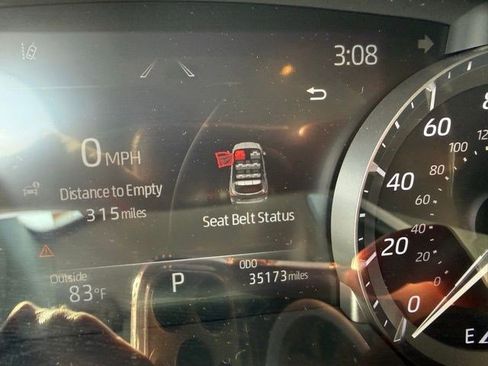 Used 2021 Toyota Highlander XLE image 11