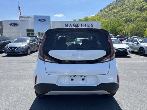 Used 2023 Kia Soul LX w/ Option Group 015 FWD image 5