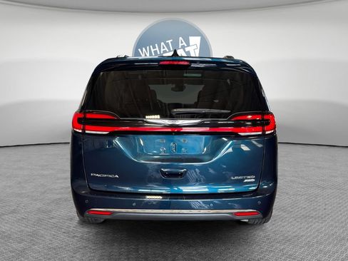 Used 2023 Chrysler Pacifica Limited AWD/4WD image 5