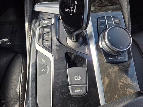 Used 2017 BMW 540i xDrive image 9