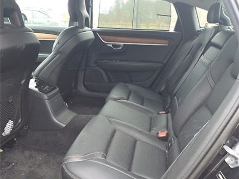 Used 2018 Volvo S90 T8 Inscription image 9