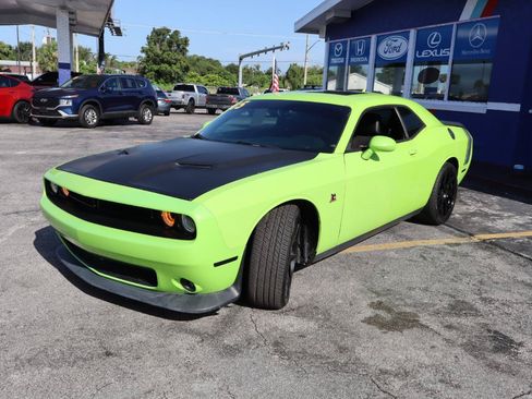 Used 2015 Dodge Challenger R/T Scat Pack w/ Leather Interior Group RWD image 7