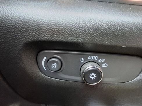 Used 2023 Chevrolet Traverse LT image 14