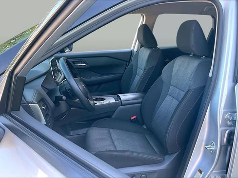 Used 2024 Nissan Rogue SV FWD image 8