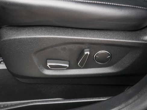 Used 2019 Ford Edge Titanium FWD image 19