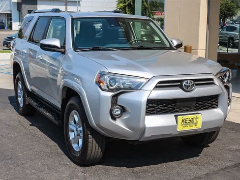 Used 2022 Toyota 4Runner SR5 image 3
