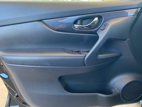 Used 2018 Nissan Rogue S FWD image 9