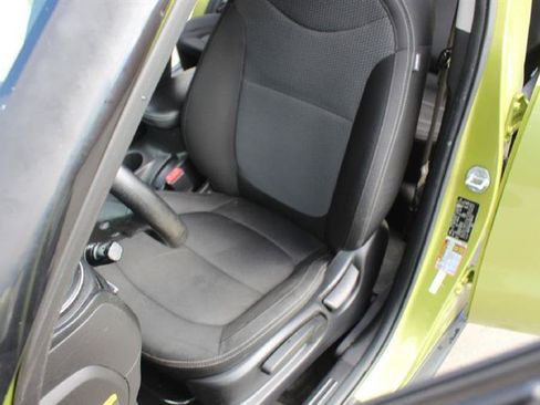 Used 2017 Kia Soul + FWD image 11