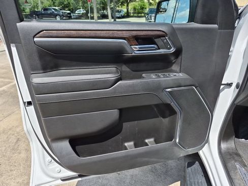 Used 2024 GMC Sierra 1500 Elevation w/ LPO, Elevation Black Package AWD/4WD image 19