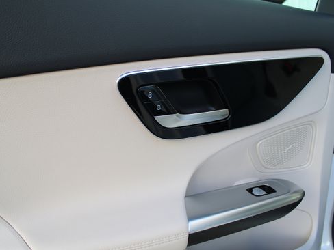 Used 2025 Mercedes-Benz C 300 Sedan image 25