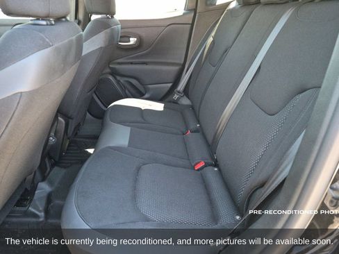 Used 2020 Jeep Renegade Altitude FWD image 12