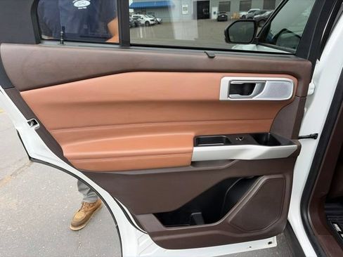 Used 2022 Ford Explorer King Ranch w/ Premium Technology Package AWD/4WD image 19