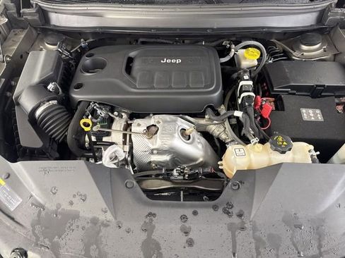 Used 2019 Jeep Cherokee Trailhawk AWD/4WD image 20