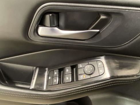 Used 2024 Nissan Rogue SV image 13