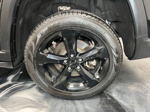 Used 2024 Jeep Grand Cherokee L Limited w/ Luxury Tech Group II image 24