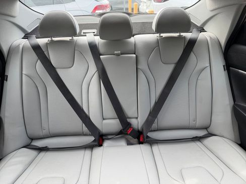 Used 2025 Hyundai Elantra Limited image 38