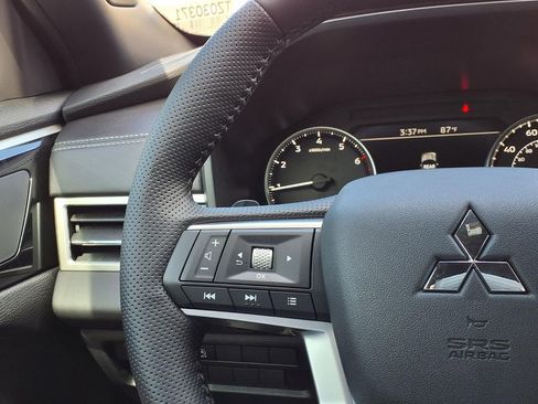 Used 2026 Mitsubishi Outlander LE FWD image 18