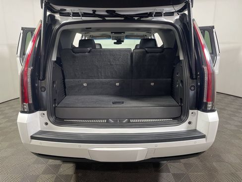 Used 2019 Cadillac Escalade Premium Luxury AWD/4WD image 23