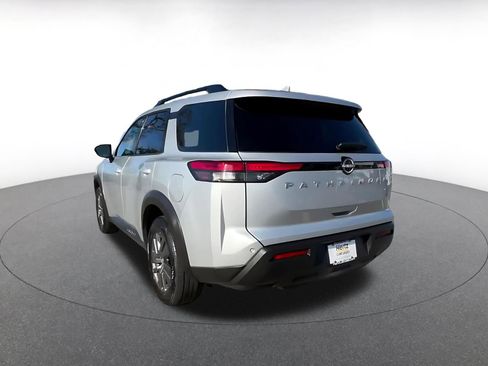 Used 2025 Nissan Pathfinder SV image 11