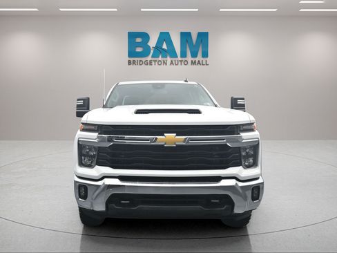 Used 2025 Chevrolet Silverado 2500 LT w/ Convenience Package AWD/4WD image 2