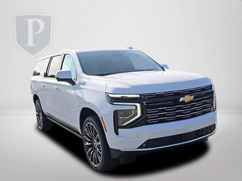 New 2026 Chevrolet Suburban High Country AWD/4WD image 14