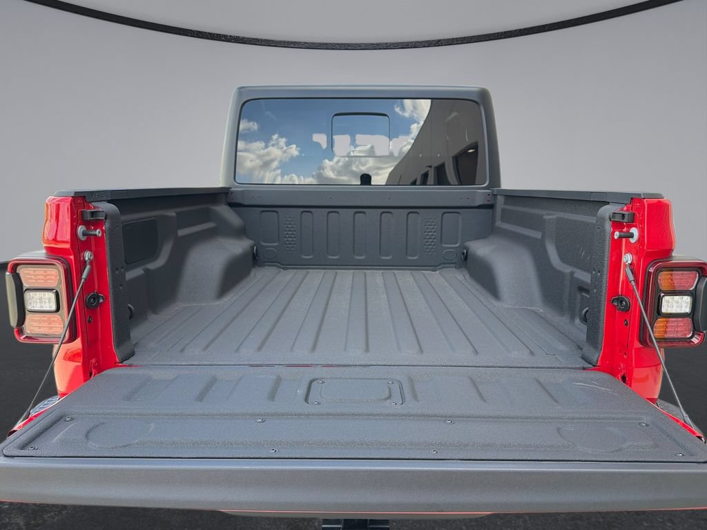 Used 2025 Jeep Gladiator Mojave w/ Convenience Group AWD/4WD image 13