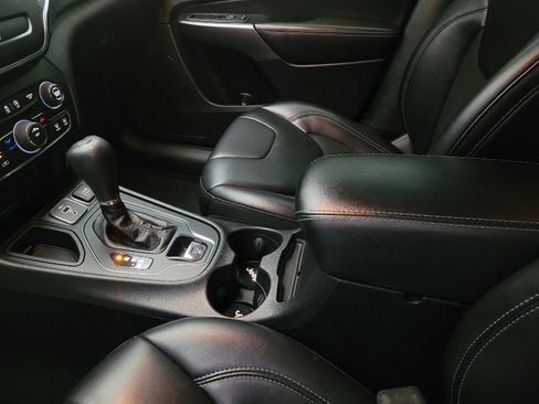 Used 2019 Jeep Cherokee Latitude Plus FWD image 26