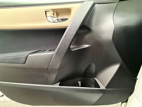 Used 2015 Toyota Corolla LE image 30