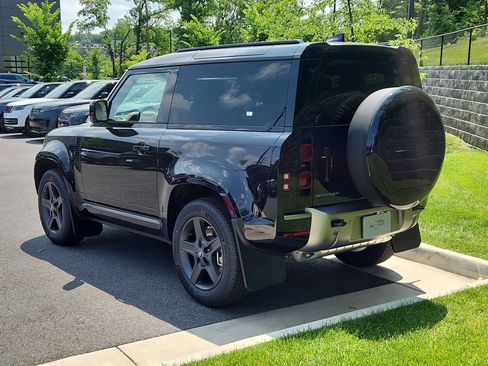 New 2025 Land Rover Defender 90 X-Dynamic SE image 12
