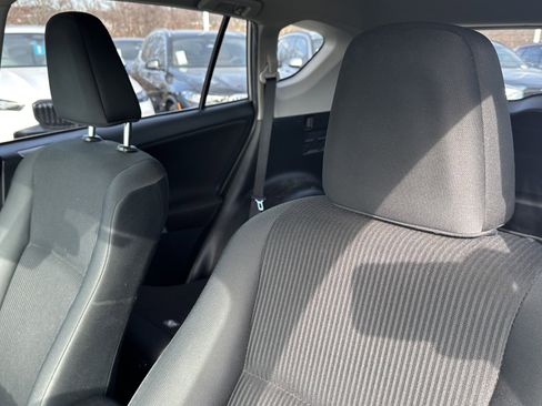 Used 2018 Toyota RAV4 LE image 18