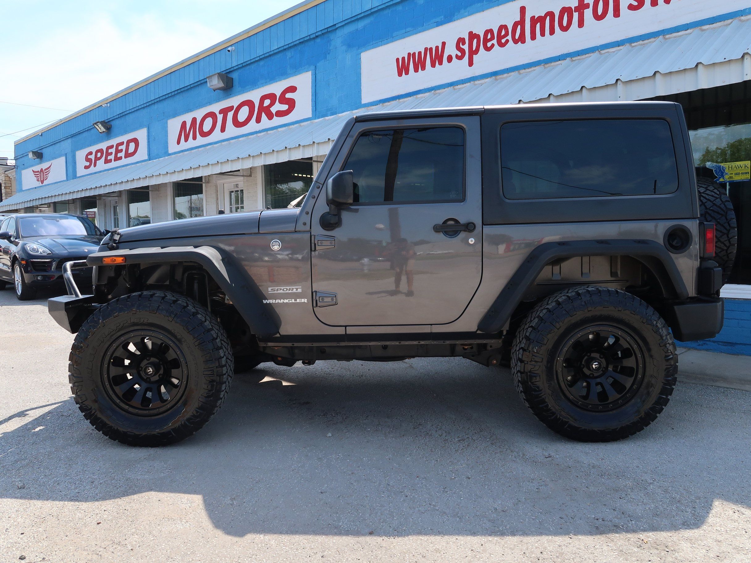 Used 2017 Jeep Wrangler Sport AWD/4WD image 3