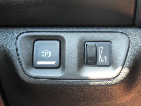 Used 2023 GMC Acadia SLT FWD image 23