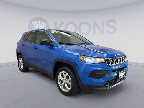 Used 2024 Jeep Compass Sport AWD/4WD image 2