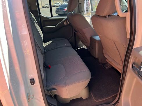 Used 2019 Nissan Frontier SV image 11