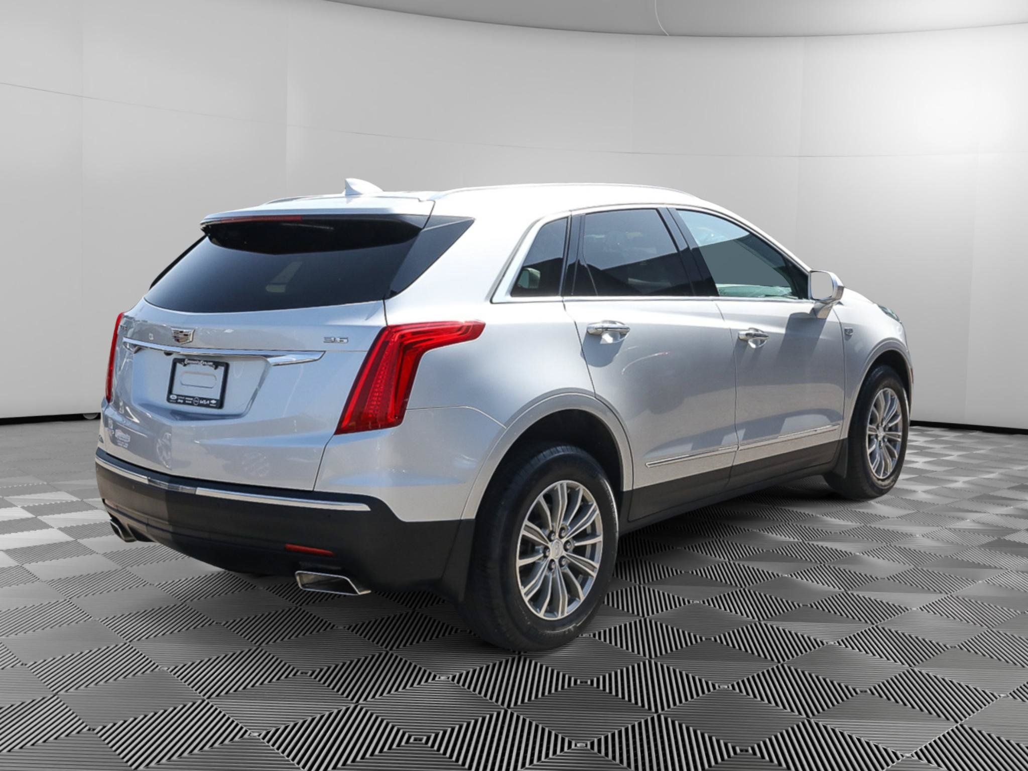 Used 2018 Cadillac XT5 Luxury w/ Driver Awareness Package AWD/4WD image 7