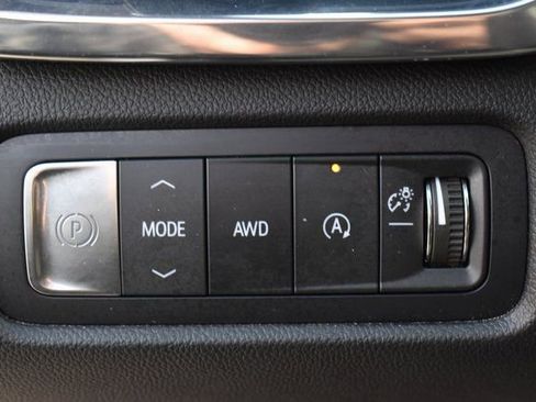 Used 2025 GMC Acadia Elevation image 24