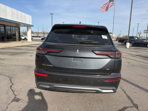 Used 2025 Mitsubishi Outlander image 4