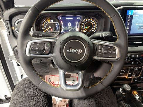 Used 2024 Jeep Wrangler Unlimited Sahara AWD/4WD image 24