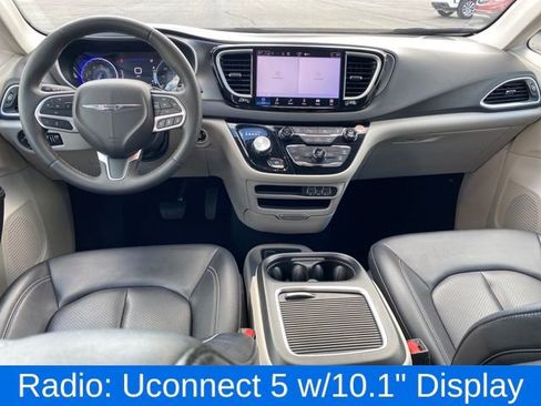 Used 2024 Chrysler Pacifica Touring-L image 6