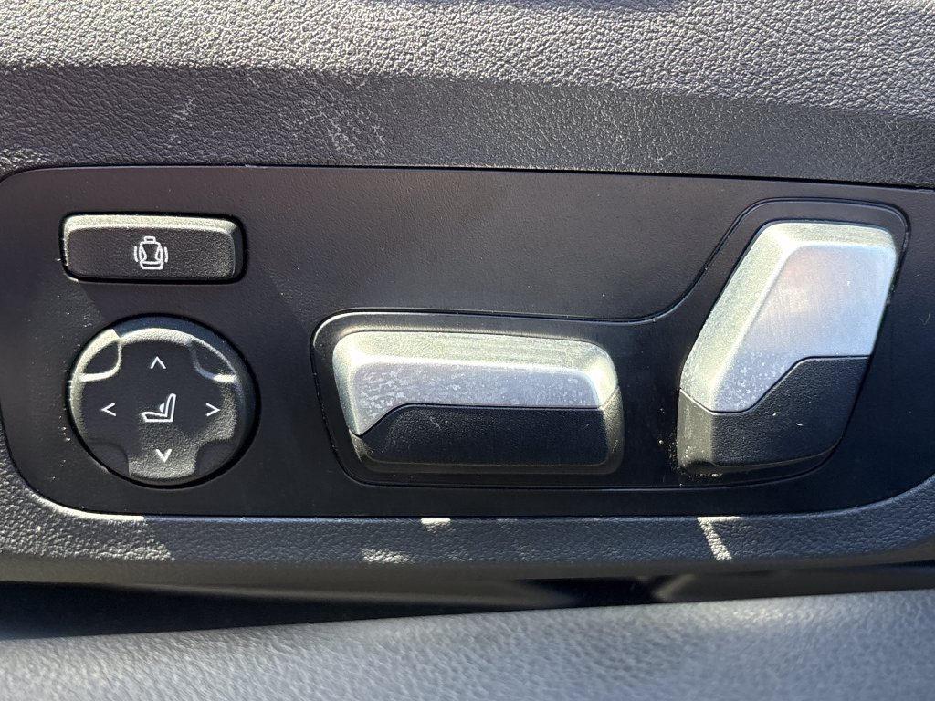 Used 2024 BMW M2 w/ Lighting Package RWD image 30