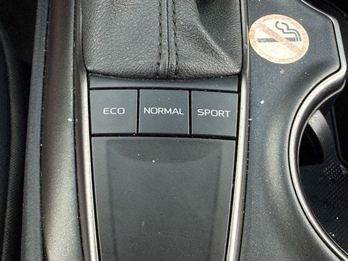 Used 2024 Toyota Camry SE FWD image 20