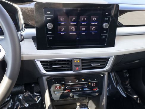 New 2026 Volkswagen Taos SE FWD image 17