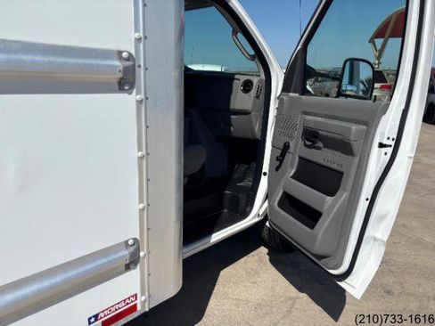Used 2018 Ford E-350 and Econoline 350 Super Duty image 25